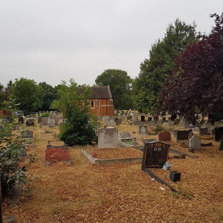 1024px-Bromley_Hill_Cemetery_20180712_104533_(49450910326)