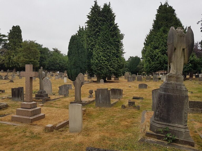 1024px-Bromley_Hill_Cemetery_20180712_105146_(49450374783)