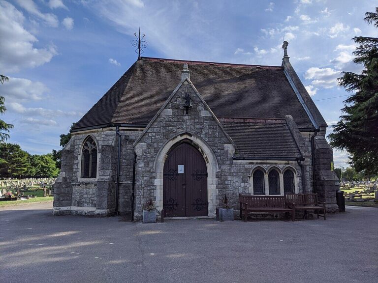 1024px-Chapel,_Watling_Street_Cemetery,_Dartford_01