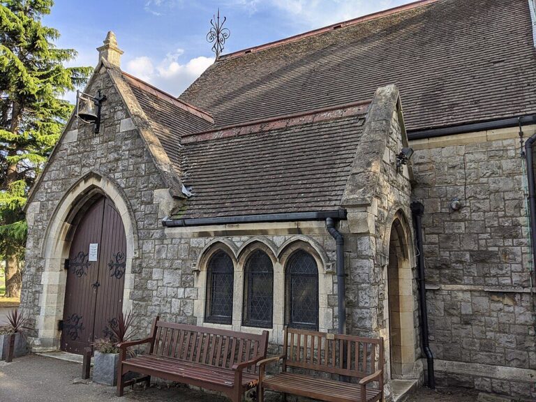 1024px-Chapel,_Watling_Street_Cemetery,_Dartford_02