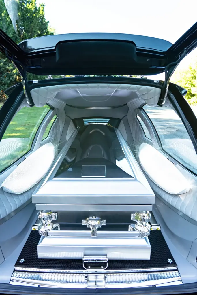 W-uden-mercedes-hearse-1_Compressed.webp