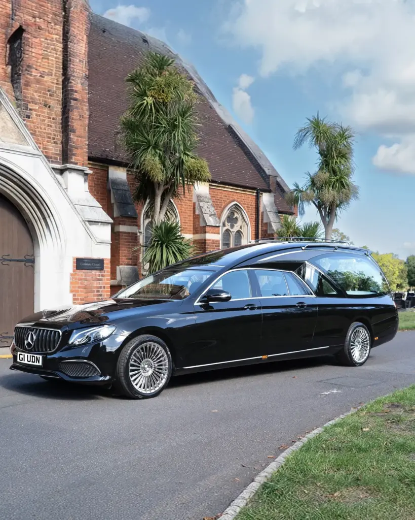 W-uden-mercedes-hearse-crop-2.webp